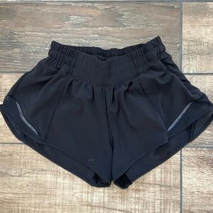 black lululemon low rise hotty hot short size 0
